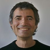 Mariano Castillo Psicoterapeuta co fundador de Río Abierto, formador, coordinador de movimiento expresivo